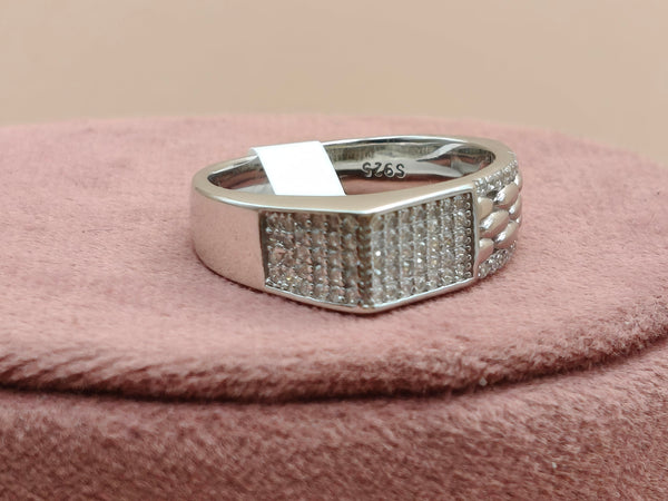 Exquisite 92.5 Sterling Silver Modern Solitaire Men's Ring.