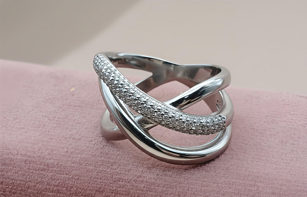 Exquisite Criss-Cross Pavé Silver Ring 💍