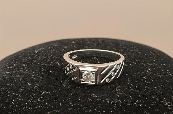 92.5 Sterling Silver Sleek Diagonal Pattern Gents Ring.