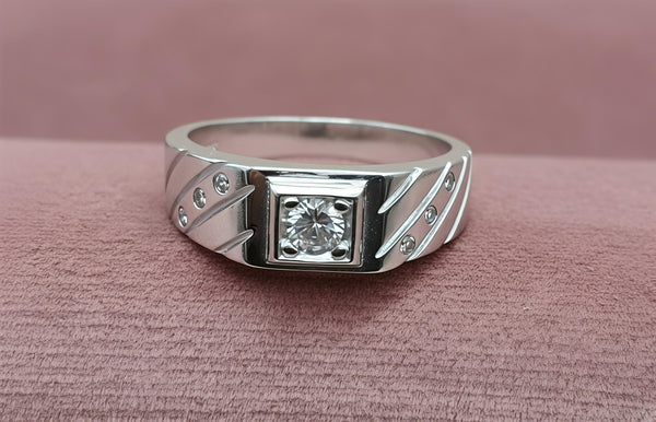 92.5 Sterling Silver Sleek Diagonal Pattern Gents Ring.