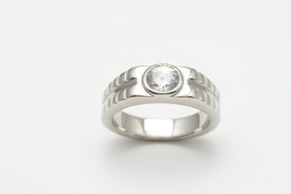 92.5 Sterling Silver Modern Solitaire Gents Ring.