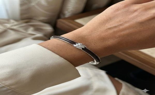 Elegant Silver &amp; Black Crystal Cuff Bracelet with Easy-Open Spring Hinge (Size 2.2)