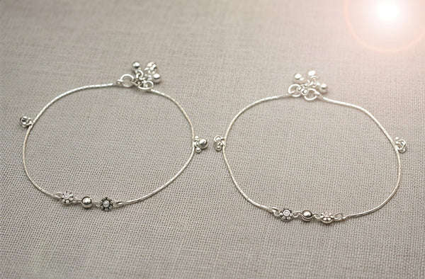 Exquisite 92.5 Sterling Silver Floral Charm Anklet 💎✨