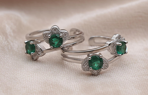 Emerald Elegance Silver Toe Rings