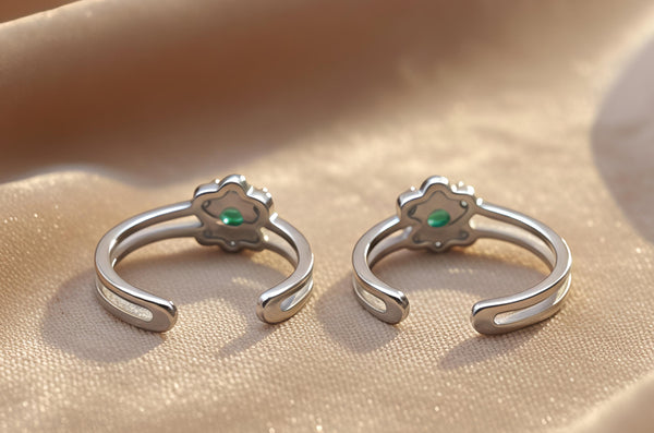 Emerald Elegance Silver Toe Rings